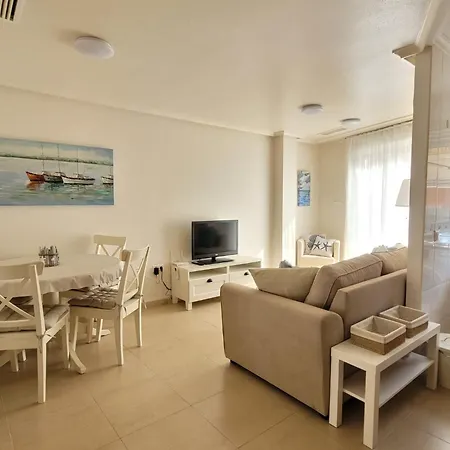 Homely Bergantin Apartment